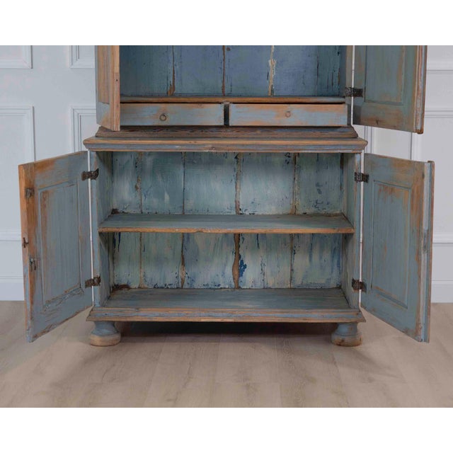 Early 19th Century Rococo Cabinet with Reeded Top Doors For Sale In Atlanta - Image 6 of 10