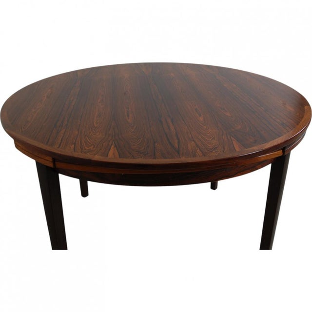 Dyrlund Circulare Flip-Flap Dining table of Rosewood from the 1960s appears in good condition but with a few marks and...
