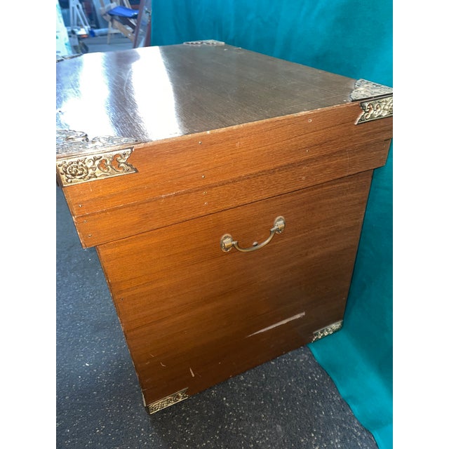 1970s Set of Three Matching Wood and Brass Blanket Storage Boxes With Butterfly Motif For Sale - Image 12 of 13