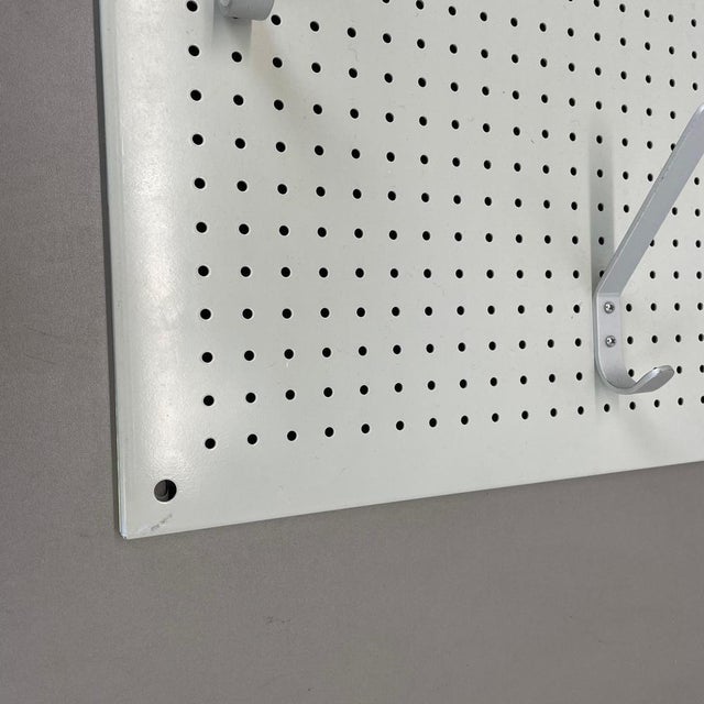 1960s Metal RZ 61 Wall Wardrobe Panel Element by Dieter Rams for Vitsoe, 1960s For Sale - Image 5 of 18