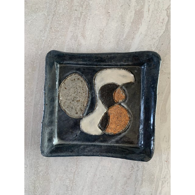 White Studio Ceramic Tray With Abstract Decoration For Sale - Image 8 of 8