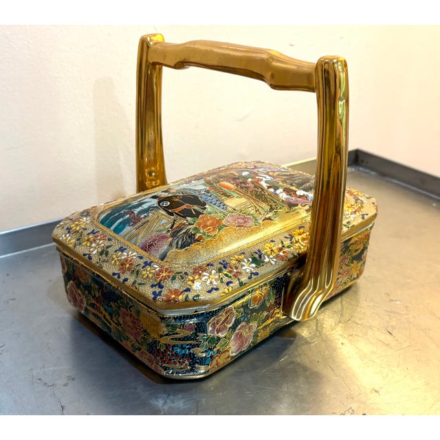 1930s Chinese Satsuma Gilt Ceramic Handled Box For Sale - Image 5 of 8