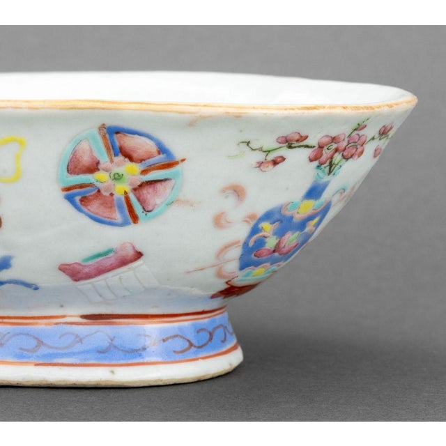 19th Century Chinese Famille Rose Porcelain Footed Bowl For Sale - Image 5 of 11