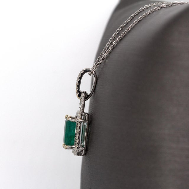 2020s 7x5mm, 1.2cts Zambian Emerald Pendant With Natural Diamonds in Solid 14k Gold For Sale - Image 5 of 7