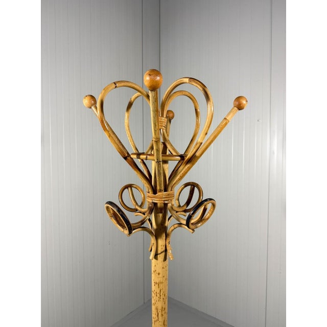 Rattan standing coat rack. 1960’s. In good condition. H180XW46XD46 cm.