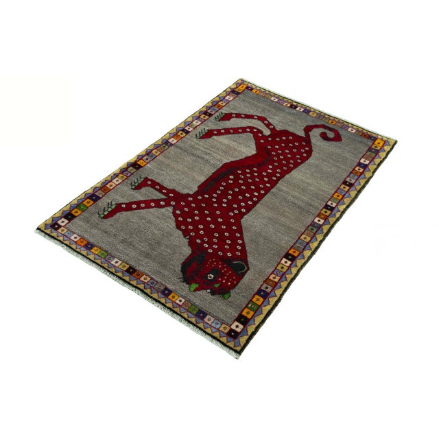 This unique hand-knotted nomad rug measuring 160 x 103 cm captures the spirit of the wild with its bold tiger motif. The...