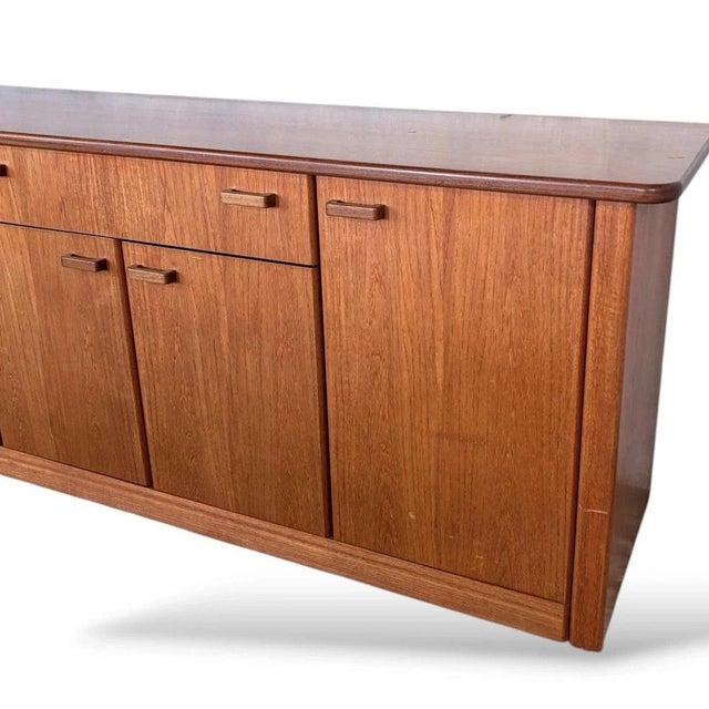 Mid-Century Teak Low Sideboard by G Plan, 1960s For Sale - Image 3 of 11