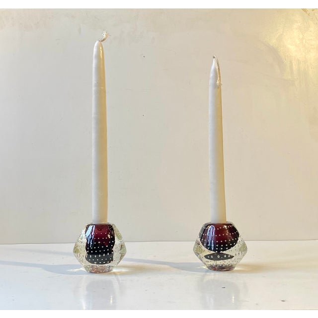 Mid-Century Modern Scandinavian Modern Purple Glass Candleholders attributed to Eystein Sandne for Magnor, 1960s, Set of 2 For Sale - Image 3 of 7