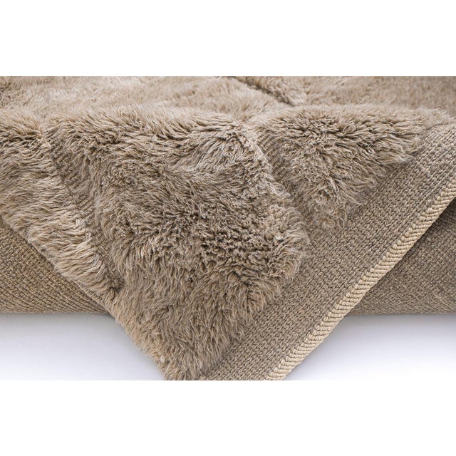 Organic Veined Monochrome Hand-Knotted Moroccan Wool Rug | 9'11" X 7'1" | One of a Kind For Sale - Image 6 of 8