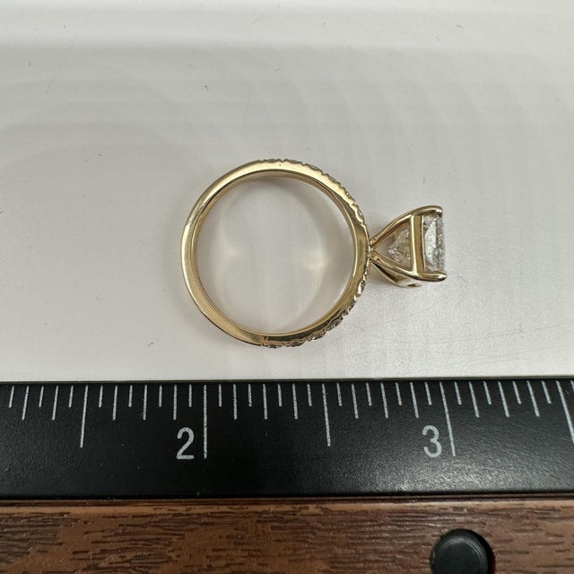 Metal Radiant Lab Grown Diamond Engagement Ring in 14kt Yellow Gold – 3.52ctw, Igi, Size 7 For Sale - Image 7 of 7