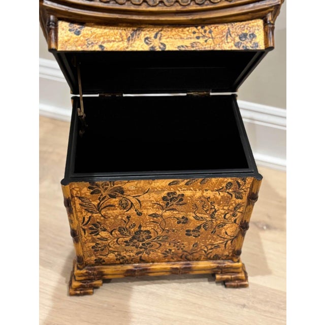 Offered is a pagoda style trinket box with chinoiserie themed decor.