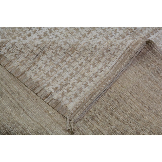 Moroccan Hand Knotted Wool Rug, 9'9"x12'2" For Sale In New York - Image 6 of 6