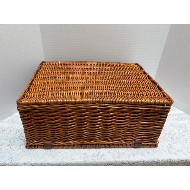 Large Classic Vintage Americana Wood Wicker Picnic Basket With Accoutrements For Sale - Image 9 of 11