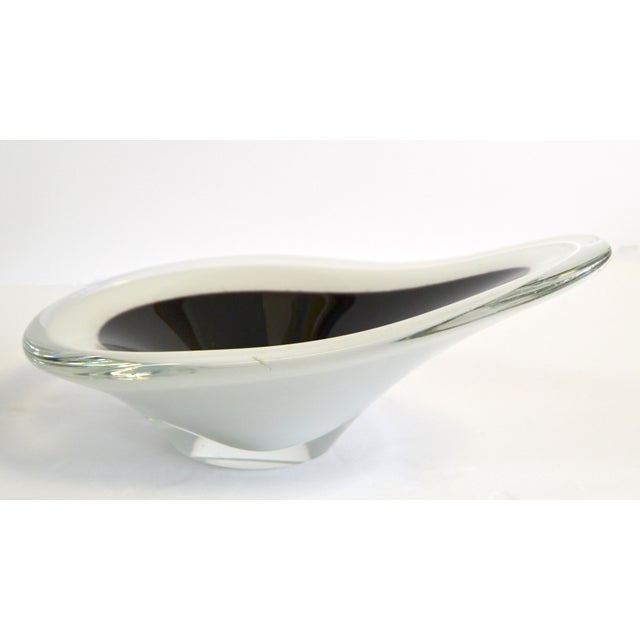 1950s 1956 Paul Kedelv Flygsfors Coquille Glass Bowl Triple Encases Black White Clear For Sale - Image 5 of 12