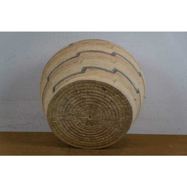 Late 20th Century Shalimar Collection Attributed Hand Woven Palm Leaf Basket Urn Hamper Southwestern For Sale - Image 9 of 10
