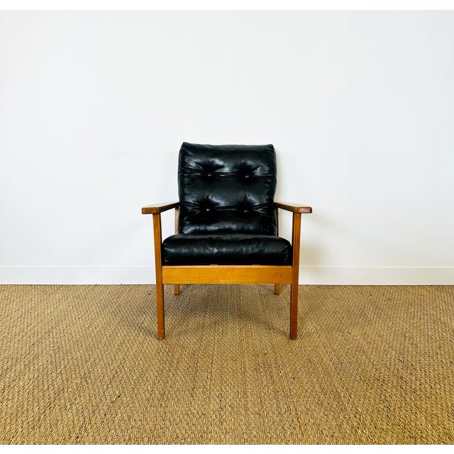 Elegant vintage armchair with a Scandinavian design typical of the 1960s. The frame is made of solid light beech, known...