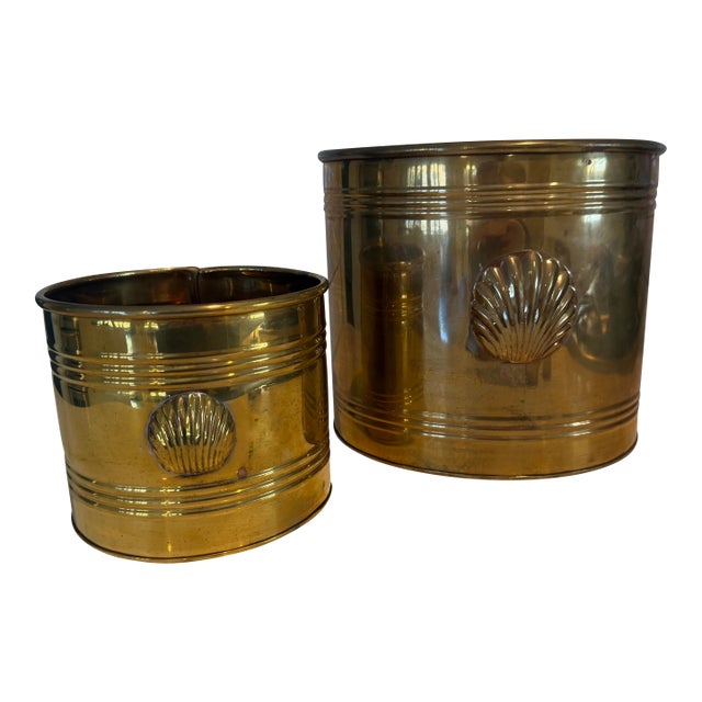 Vintage Brass Planter Set With Embossed Clam Shell Detail For Sale