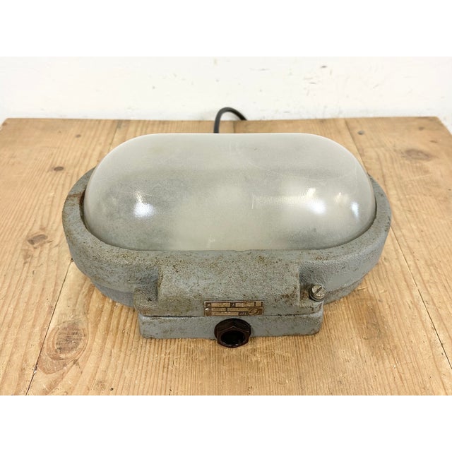Grey Industrial Cast Iron Wall Light from Elektrosvit, 1960s For Sale - Image 4 of 16