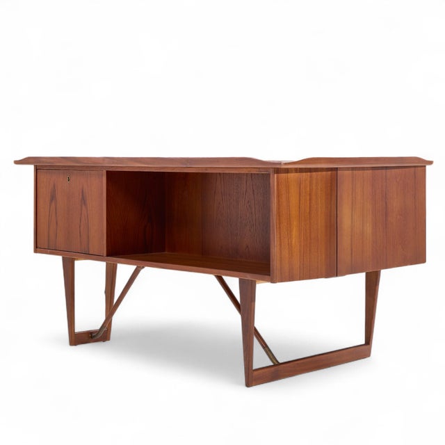 Mid-Century Modern Peter Løvig Nielsen for Hedensted Møbelfabrik Mid Century Danish Teak Boomerang Desk For Sale - Image 3 of 12