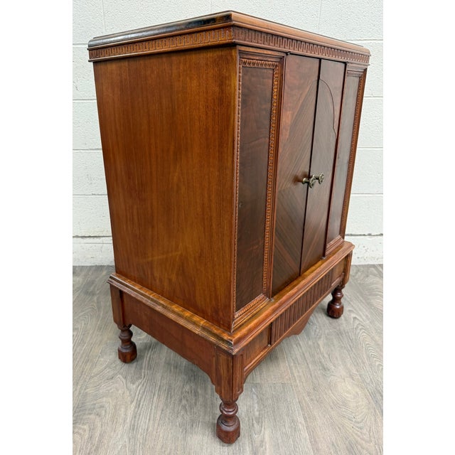 Early 20th Century Vintage Georgian Revival Mahogany Cabinet For Sale - Image 5 of 12