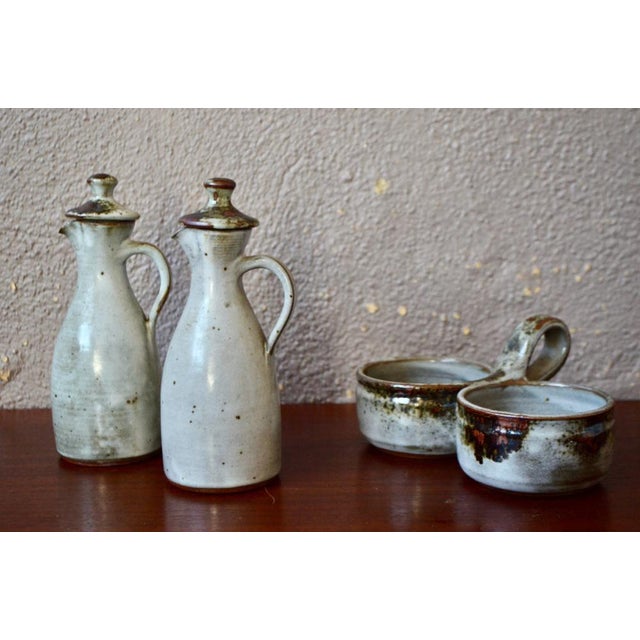 Installed in Poncé sur Loire, the potters Chantal and Thierry Robert will produce utility and sandstone shapes from the...