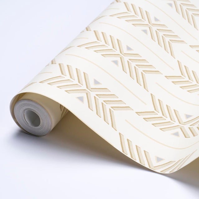 Schumacher SAMPLE - Schumacher X A Rum Fellow Quiver Wallpaper In Sesame For Sale - Image 4 of 4