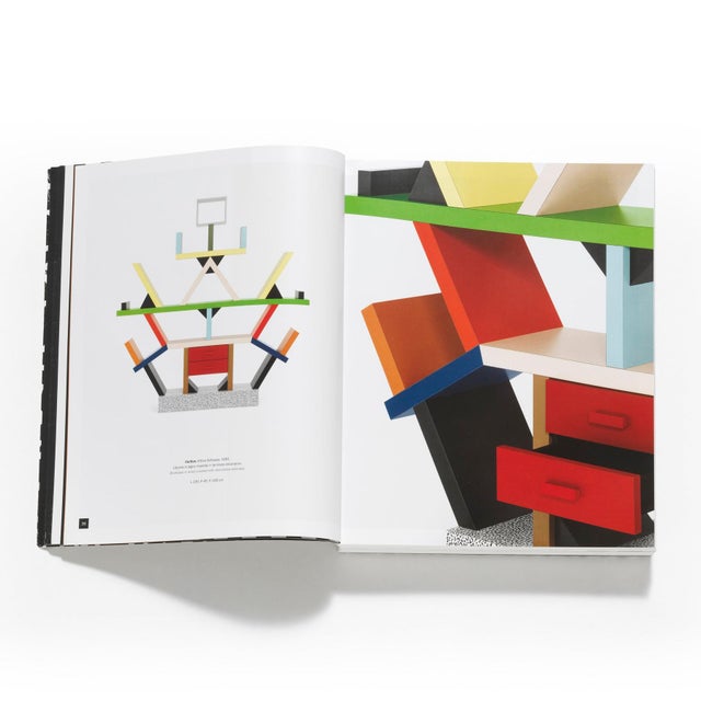Contemporary Book Memphis Milano Group 1981 - 1986 Catalogue Ettore Sottsass Nathalie Du Pasquier George Sowden For Sale - Image 3 of 10