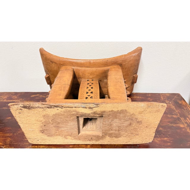 This authentic Ashanti (Asante) stool from Ghana embodies the deep cultural and spiritual heritage of the Akan people....