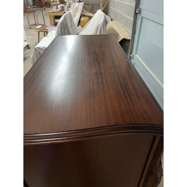 1940s Georgian Revival Flame Mahogany Dresser With Greek Key Frieze & Original Brass Hardware For Sale - Image 10 of 11