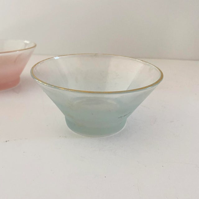 American Vintage 1960s Blendo Frosted Pastel Glass Serving Bowls - Set of 4 For Sale - Image 3 of 10