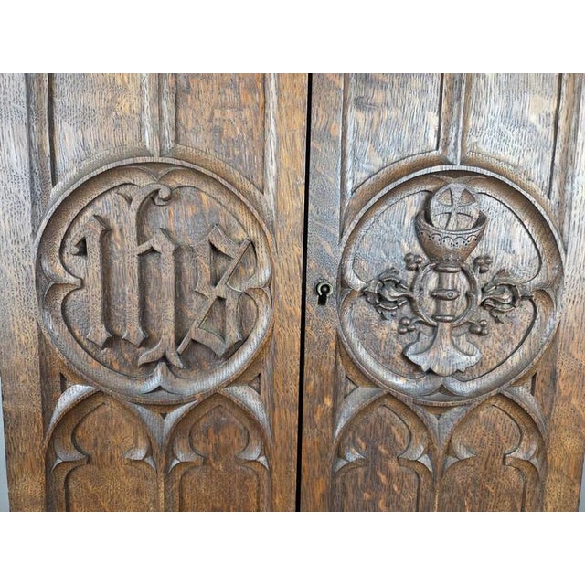 Neo-Gothic Tabernacle in Carved Oak, 1900s For Sale - Image 4 of 8