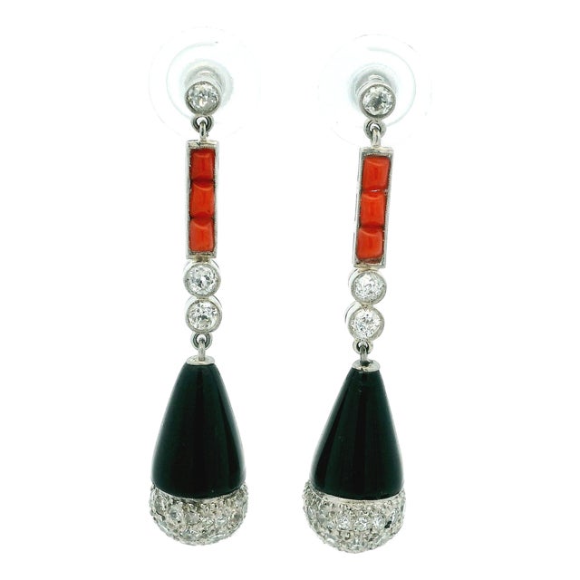 1990s Pair of French Art Deco Revival Platinum Diamond Coral Onyx Drop Earrings For Sale