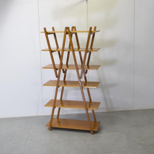 1980s Bookcase in Beech with Matt Finish by Vico Magistretti for Cassina, 1980s For Sale - Image 5 of 11