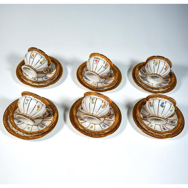 1980s X-Form Mocha Service for 6 in Gilt Bronze with Scattered Flowers from Meissen, 1980s, Set of 21 For Sale - Image 5 of 10