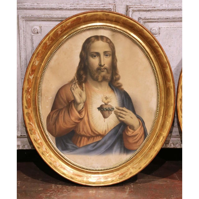 French Pair of 19th Century French Sacred Heart Jesus and Mary Oval Giltwood Frames For Sale - Image 3 of 13