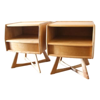 Mid Century Modern Pair of Heywood Wakefield Sculptura Side End Table Nightstands For Sale