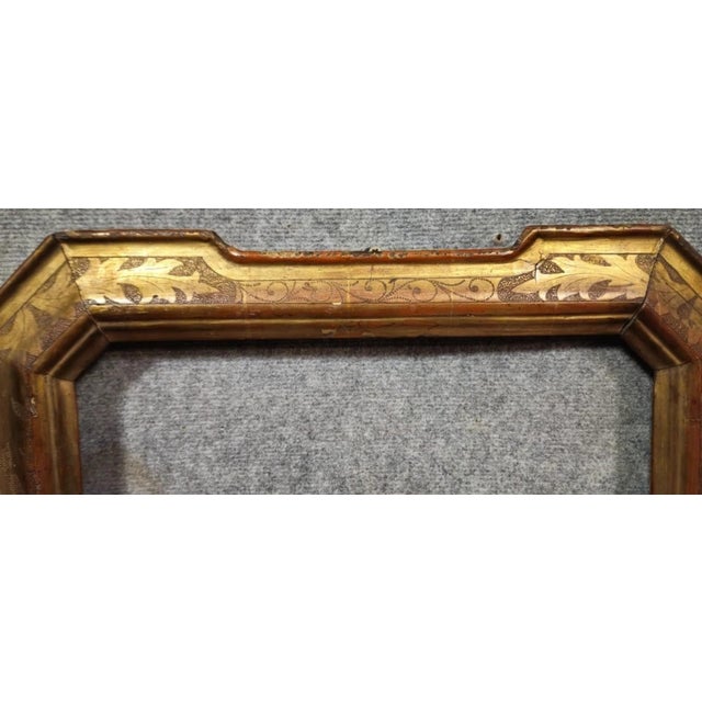 Antique Gilt Frame with Engraved Floral Decoration, 1800s For Sale - Image 4 of 7