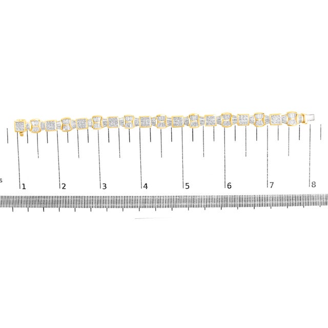 Early 21st Century 14K Yellow Gold 9 7/8 Cttw Princess and Baguette Diamond Bow and Box Link Tennis Bracelet (G-H Color, VS1-VS2 Clarity) - 7" Inches For Sale - Image 5 of 5