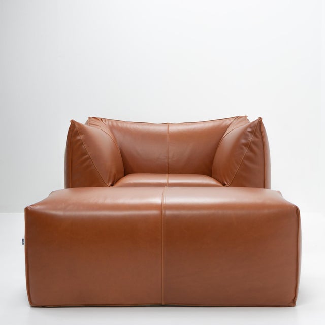 Iconic lounge set by Mario Bellini for B&B Italia, consisting of a lounge chair and ottoman, re-upholstered in a high...