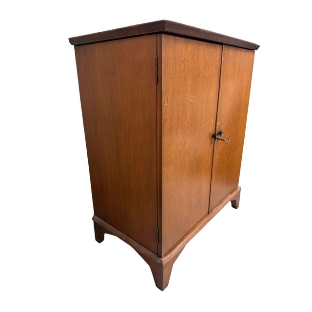 Mid-Century Modern Vintage Mid-Century Modern Flip-Top Cocktail Bar Cabinet, C. 1960s For Sale - Image 3 of 16