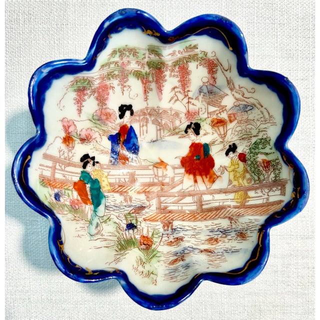 1920’s Antique Japanese Chinoiserie Hand Painted Traditional Geisha Girl & Pagoda Plates & Small Bowls - A 17 Piece Set For Sale - Image 11 of 12