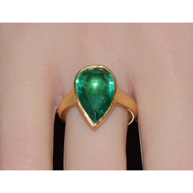 Metal Gia Certified 5.25ct Natural Emerald Sculptural Bezel Solid 18k Gold Ring, Size 5.25 For Sale - Image 7 of 16
