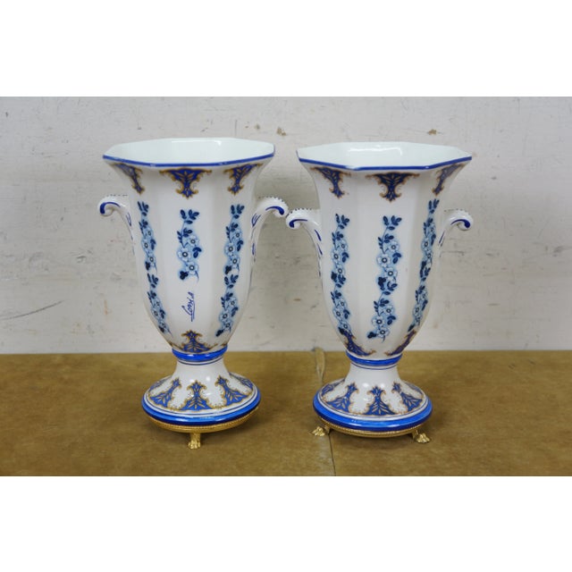 Ceramic Mid 20th Century 2 Jb Hirsch Corsi Italian Blue & White Floral Porcelain Mantel Vases Urns 9" For Sale - Image 7 of 16