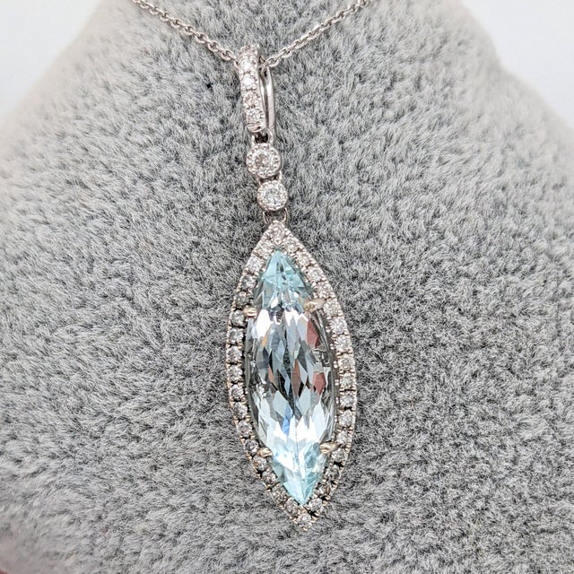 Early 21st Century 3.25cts Aquamarine Pendant in Solid 14k White Gold W Natural Diamond Accents For Sale - Image 5 of 9