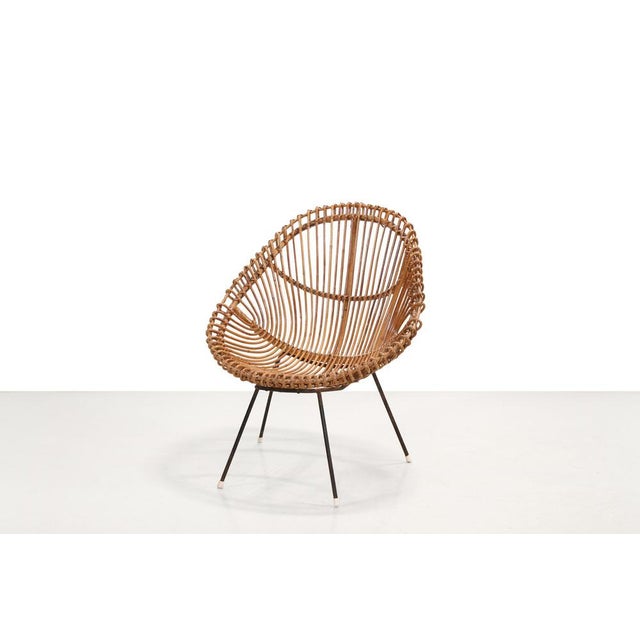 Beautiful Italian rattan chair from the 1960s with an elegant oval shape and beautiful patina. An iconic piece that will...