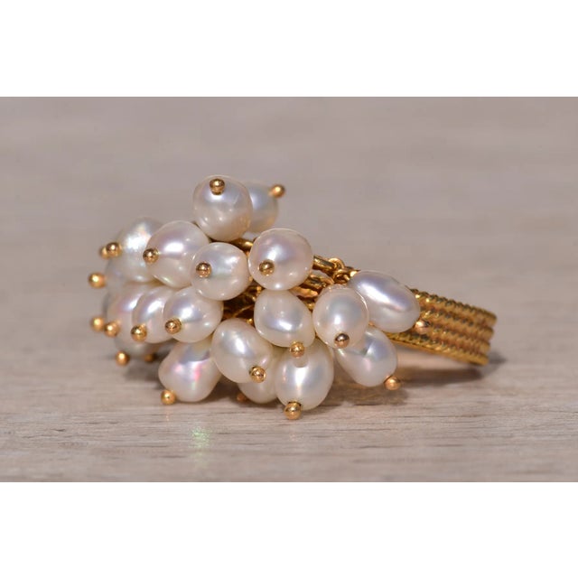 1980s The Nukarni: Dangling Pearl ring in Yellow Gold For Sale - Image 5 of 11