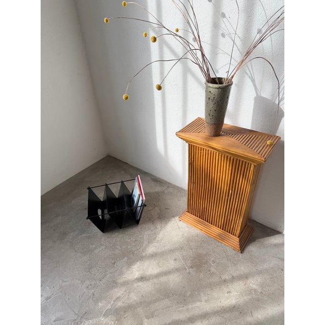 Vintage Memphis-inspired magazine rack from the 1980s. We love its graphic look with its three folded sheet metal panels...