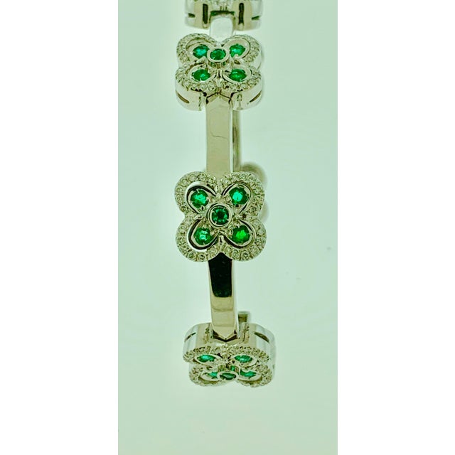 Emerald and Diamond and Gold 37 Grams Cuff Bangle /Bracelet in 18 Karat Gold For Sale In New York - Image 6 of 18
