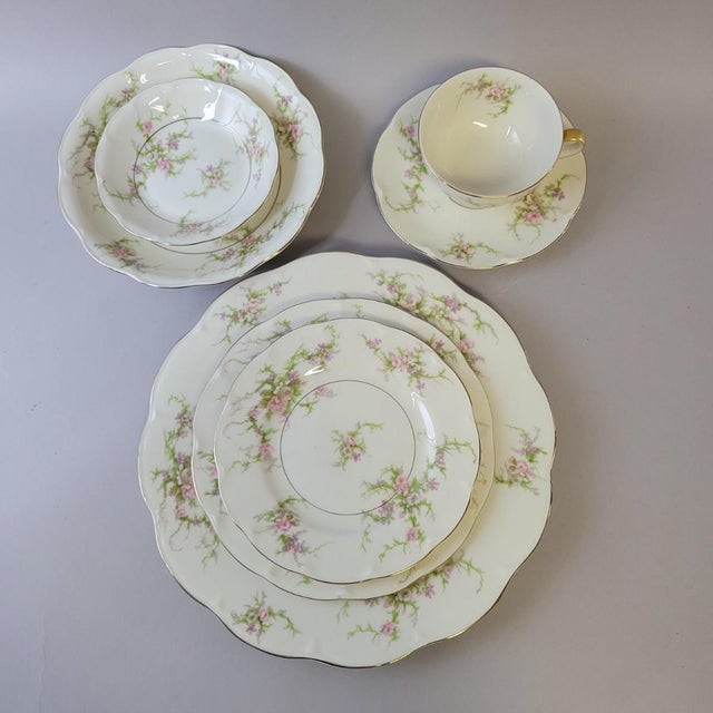 Traditional 42-Piece Theodore Haviland “Rosalinde” Dinnerware Set For Sale - Image 3 of 9