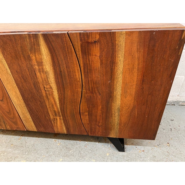 Late 20th Century Organic Modern Mahogany Credenza With S-Shaped Live-Edge Doors For Sale - Image 15 of 17
